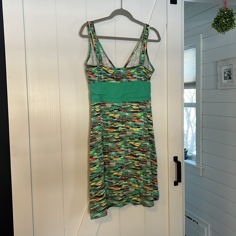 Patagonia sundress-sporty & flattering! These colors really POP! Size M - Picture 4 of 5